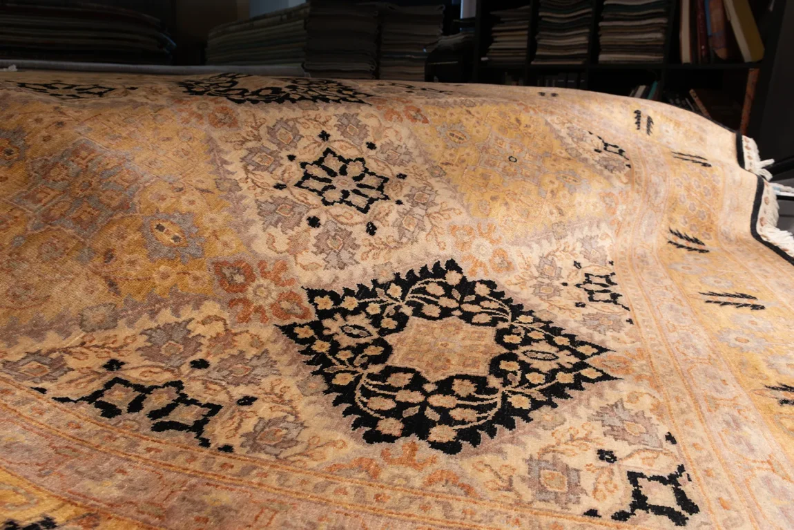 classic rug oushak Heriz Compartment Black/Gold
