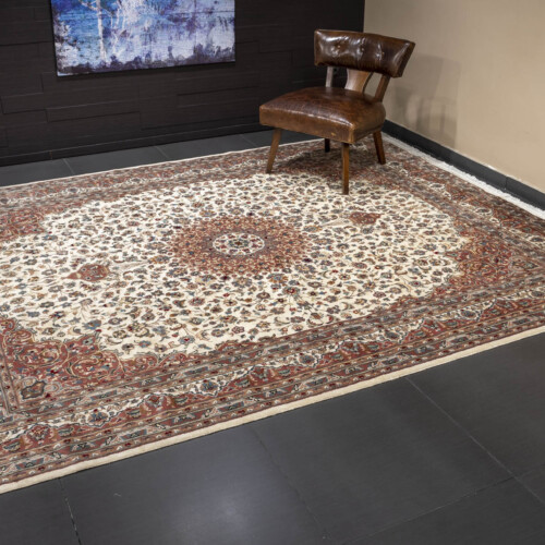 Silkbase Classic rug, Persian Medallion Ivory/Rotten Apple